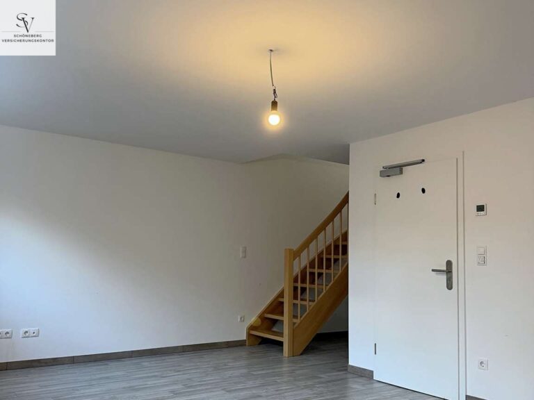 06_Wohnraum_mit_Treppe